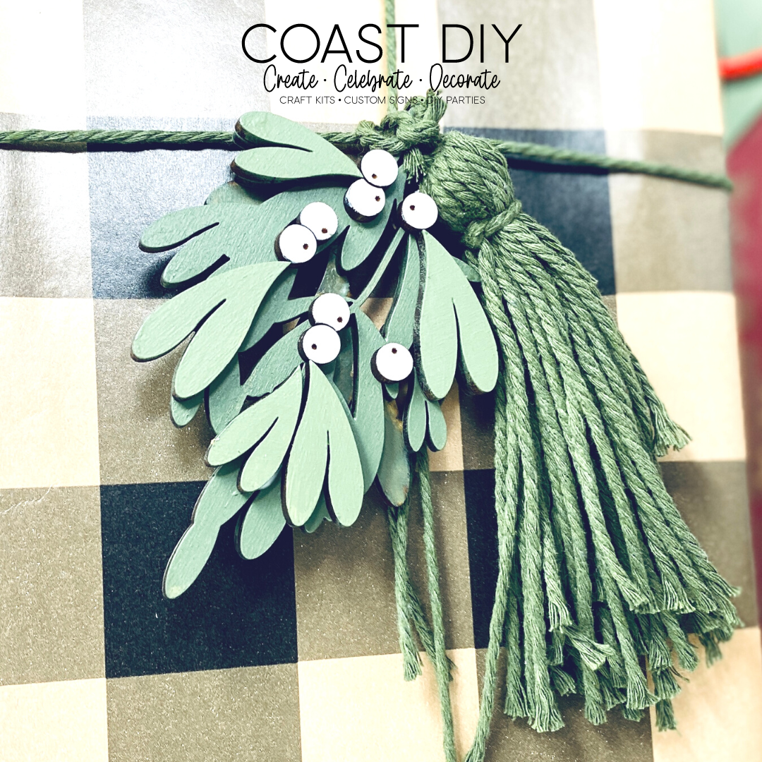 Mistletoe Tag/Ornament Kit